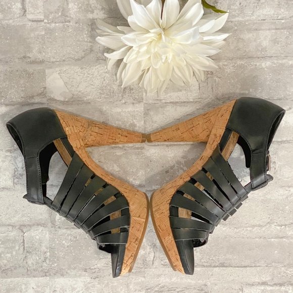 SOLD | NWOT Roberto Vianni Strappy Sandals - Picture 7 of 11